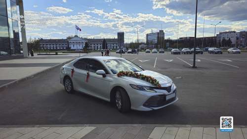 Белая Toyota Camry XV70 на свадьбу Белая Toyota Camry XV70 на свадьбу