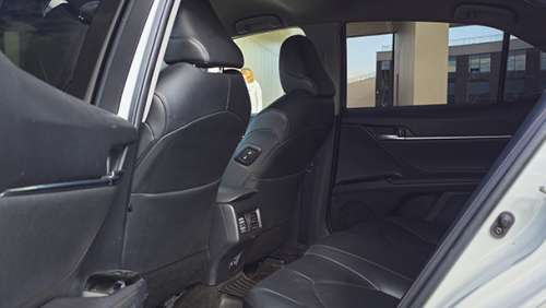 Toyota Camry (Тойота Камри) белая Toyota Camry (Тойота Камри) белая