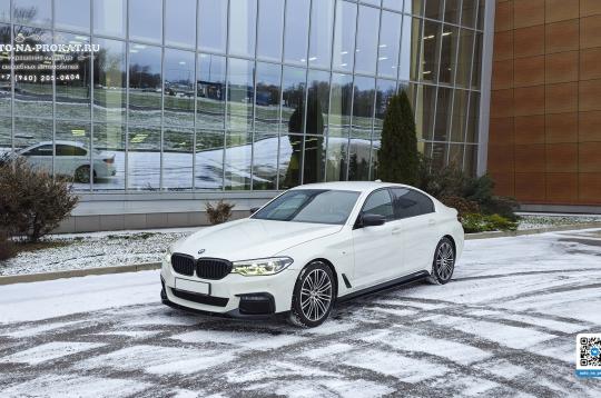 Аренда BMW 5 (БМВ 5) белая на свадьбу, выписку из роддома, фотосессию