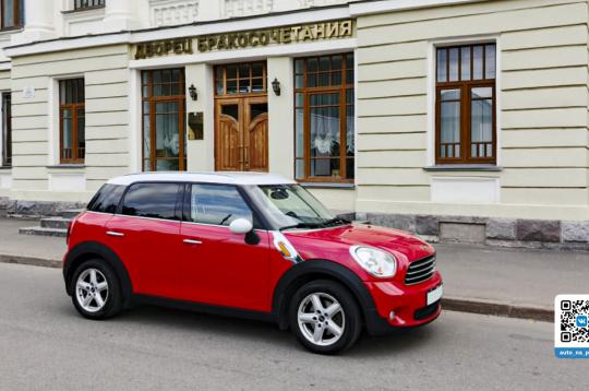 Аренда MINI Cooper Countryman (Мини Купер Кантримэн) на свадьбу, выписку из роддома, фотосессию