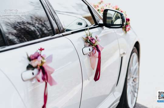 Вариант украшений для свадебного авто №02 Вариант украшений для свадебного авто №02