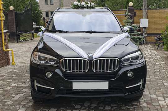 Вариант украшений для свадебного авто №56