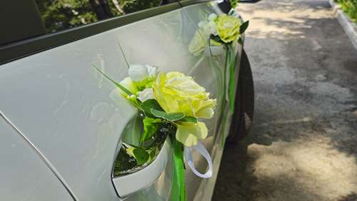 Вариант украшений для свадебного авто №05