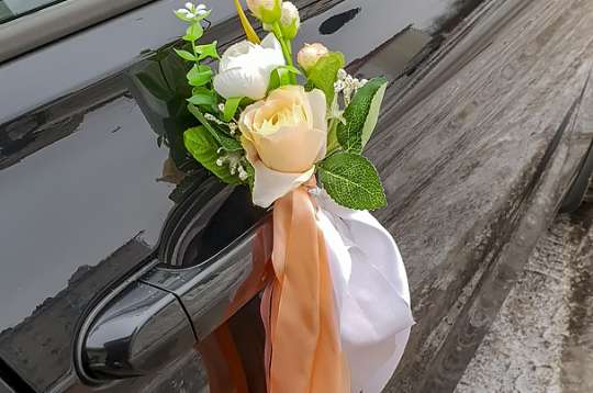 Вариант украшений для свадебного авто №06