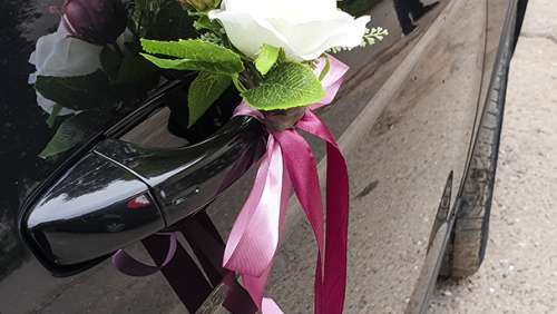 Вариант украшений для свадебного авто №22