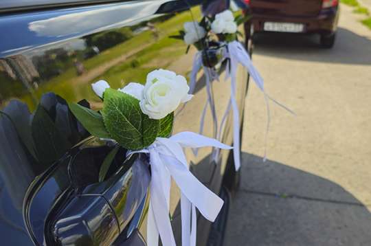 Вариант украшений для свадебного авто №26