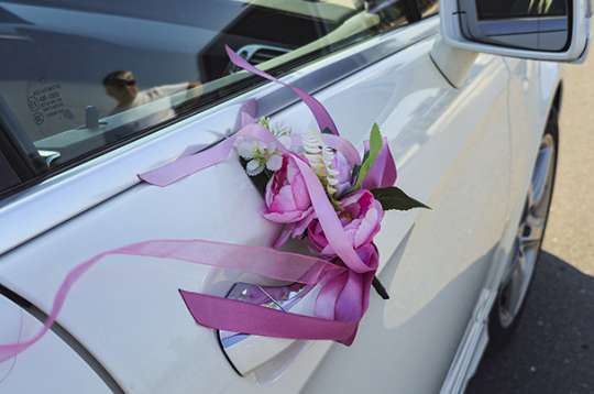 Вариант украшений для свадебного авто №17