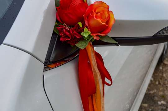 Вариант украшений для свадебного авто №75