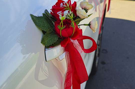 Вариант украшений для свадебного авто №84