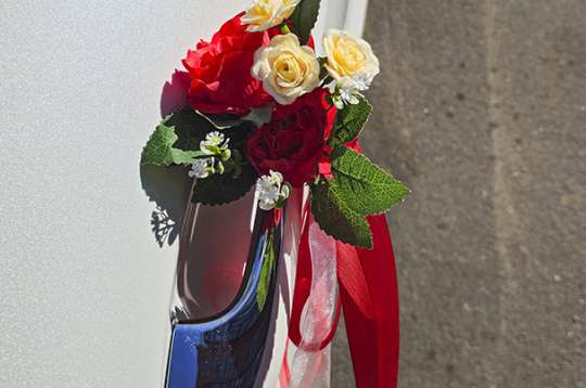 Вариант украшений для свадебного авто №84