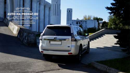 Белый Лэнд Крузер Прадо в аренду с водителем