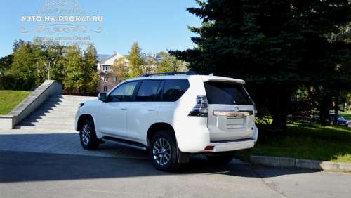 Toyota Land Cruiser Prado белыйв аренду с водителем
