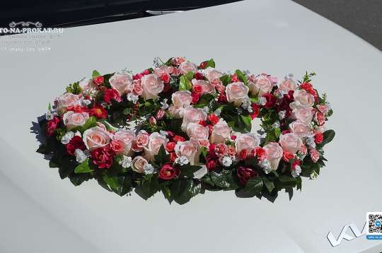 Вариант украшений для свадебного авто №13 Вариант украшений для свадебного авто №13
