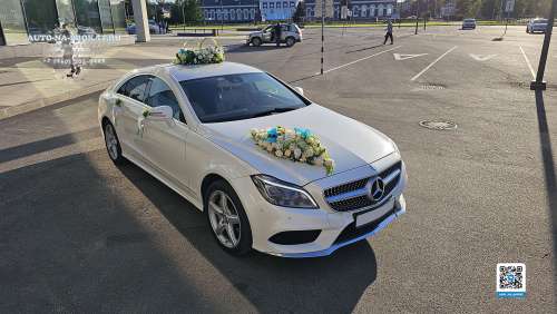 Белый Mercedes CLS в свадебном украшении 9