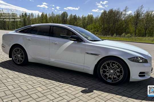Белый Jaguar XJ на свадьбу с водителем Белый Jaguar XJ на свадьбу с водителем