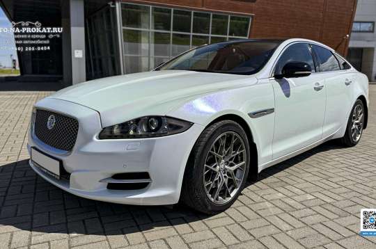 Арендовать белый Jaguar XJ на свадьбу Арендовать белый Jaguar XJ на свадьбу