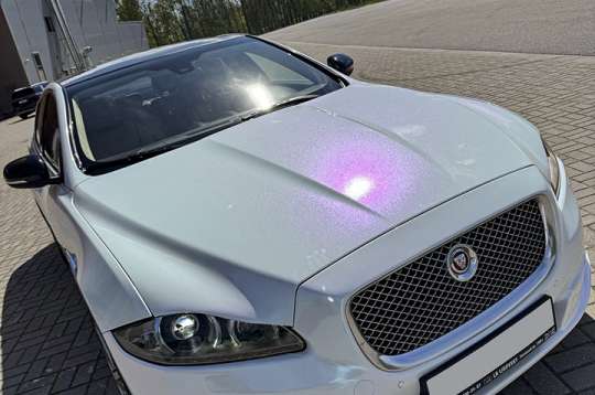 Белый Jaguar XJ на свадьбу в Великом Новгороде Белый Jaguar XJ на свадьбу в Великом Новгороде