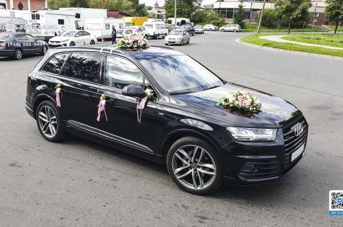 Черная Audi Q7 и вариант украшения №07