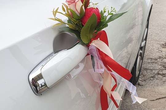 Вариант украшений для свадебного авто №100