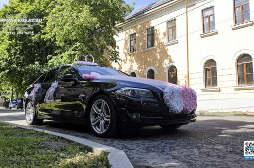 Черная BMW 5 и вариант украшения №69