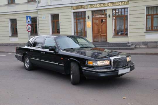 Lincoln Town Car (Линкольн Таун Кар) Lincoln Town Car (Линкольн Таун Кар)