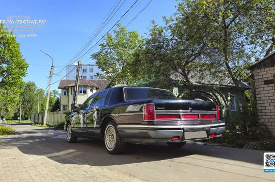Lincoln Town Car (Линкольн Таун Кар) Lincoln Town Car (Линкольн Таун Кар)