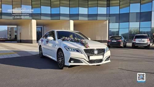 Toyota Crown (Тойота Краун) белая