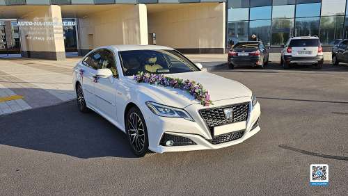 Toyota Crown (Тойота Краун) белая