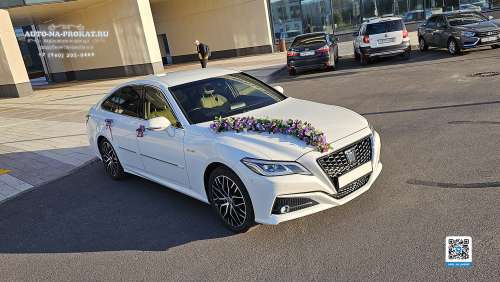 Toyota Crown (Тойота Краун) белая