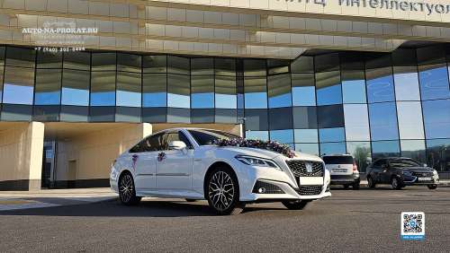 Toyota Crown (Тойота Краун) белая