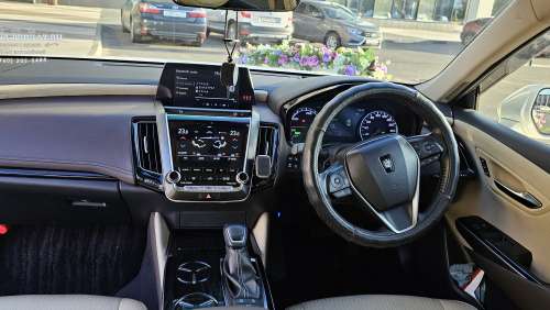 Салон Toyota Crown s220